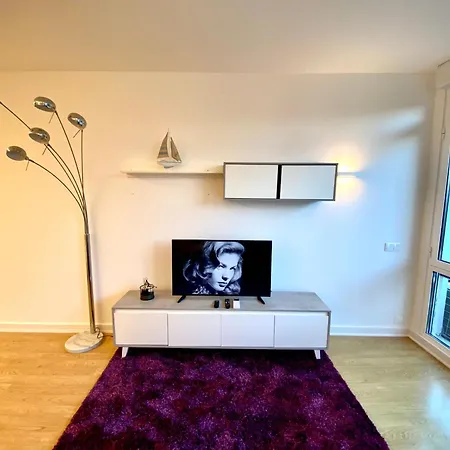 3 - Side Casino Garden Apartment *