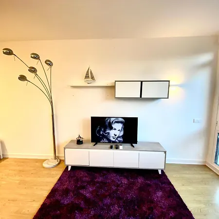 Apartment 3 - Side Casino Garden *